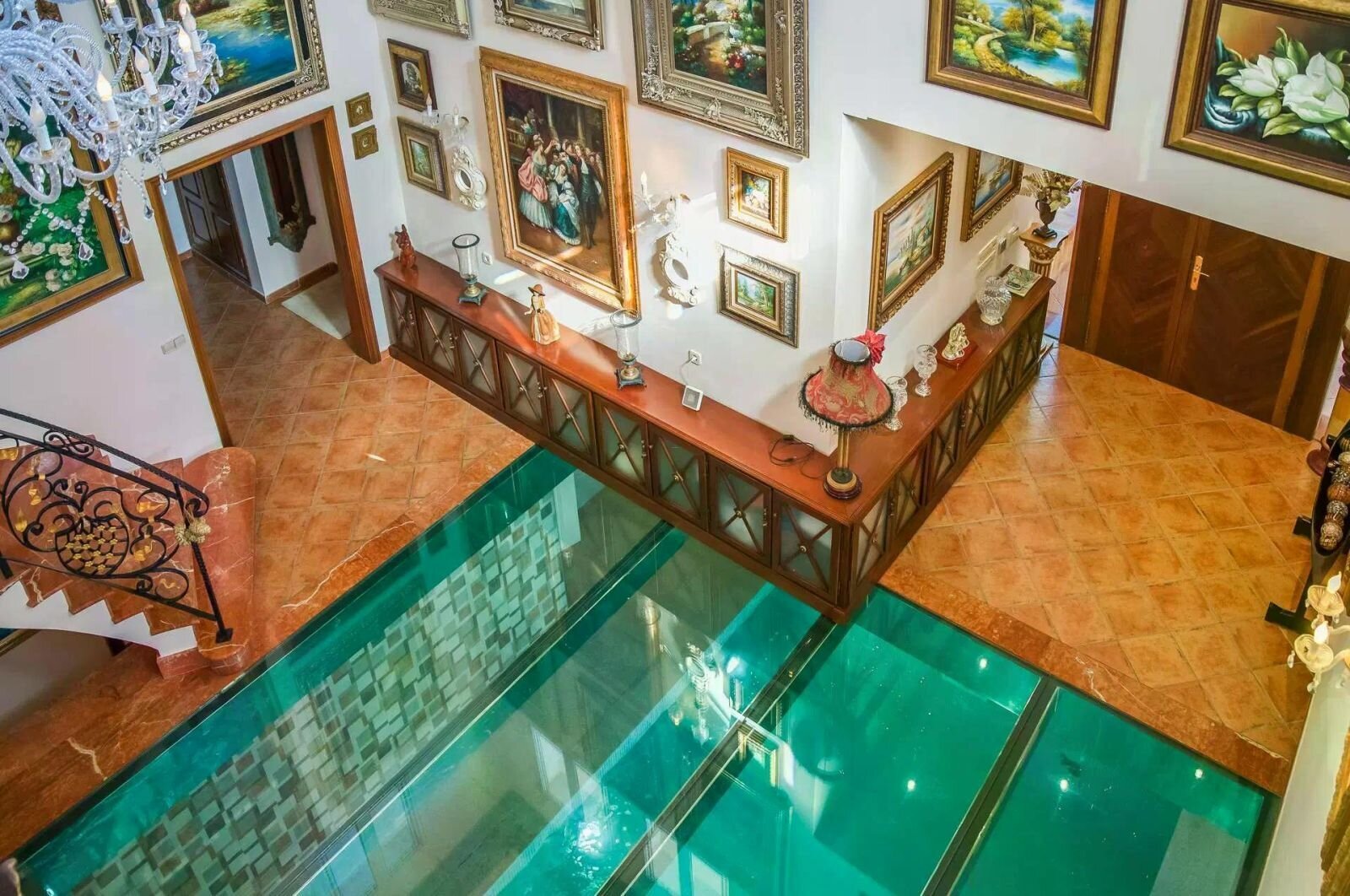 Elegante Villa mit Fernblick und Wintergarten